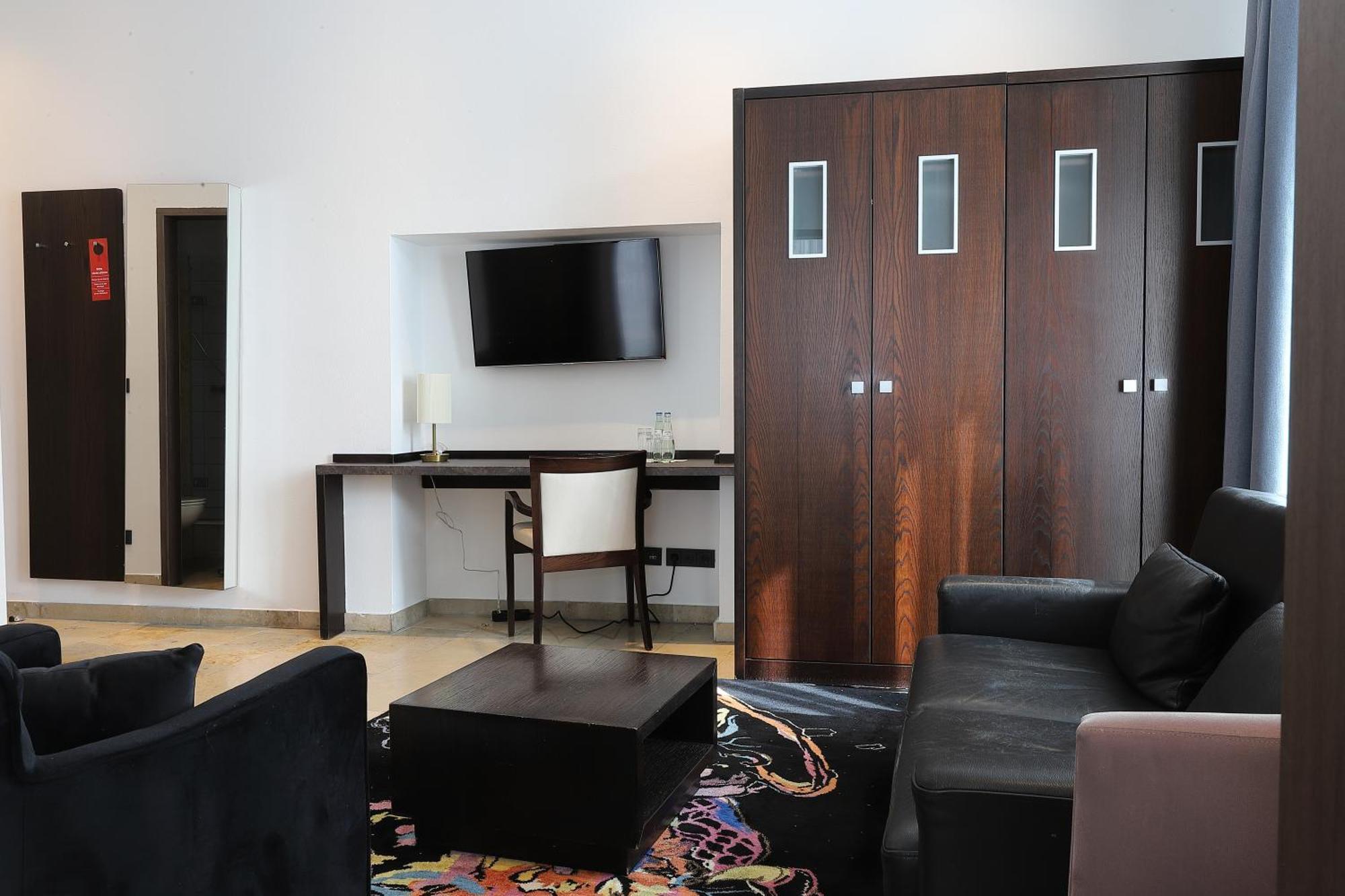 Devin Art Hotel Дюссельдорф Экстерьер фото