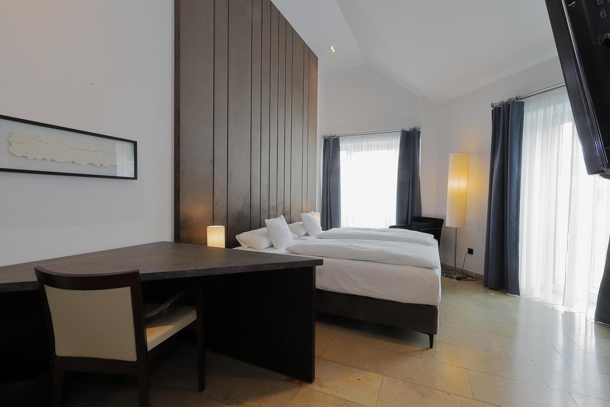 Devin Art Hotel Дюссельдорф Экстерьер фото