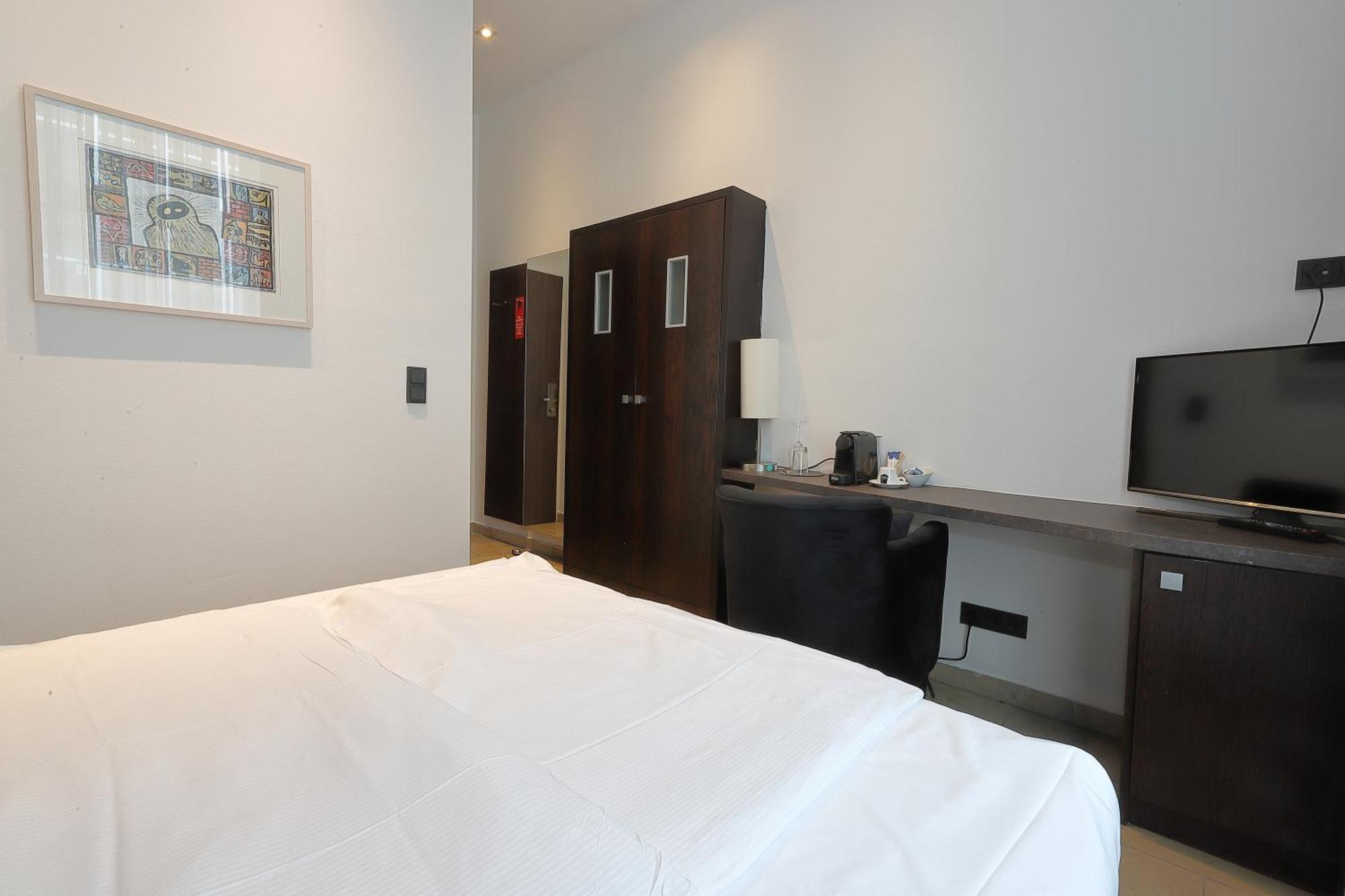 Devin Art Hotel Дюссельдорф Экстерьер фото