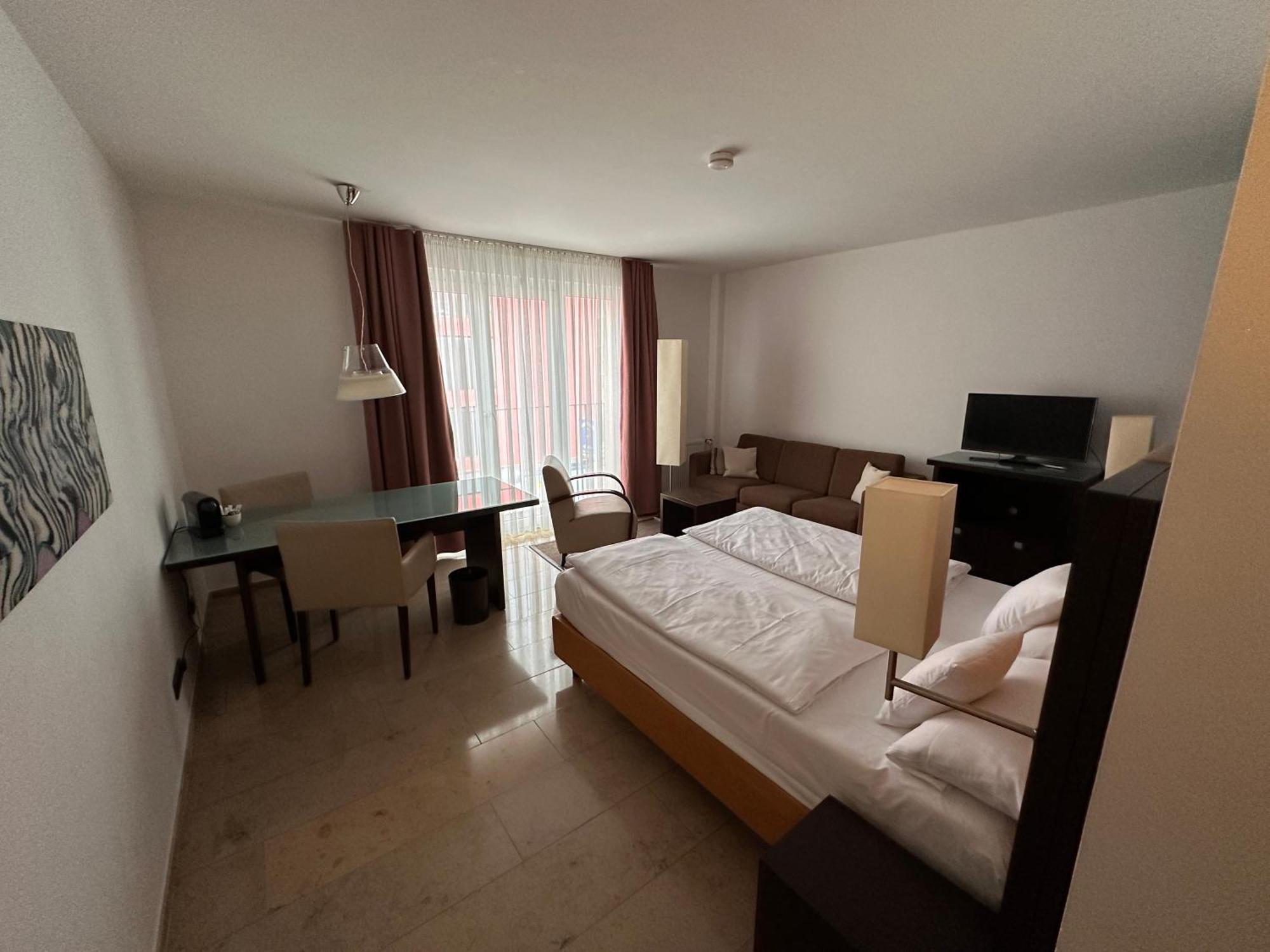 Devin Art Hotel Дюссельдорф Экстерьер фото